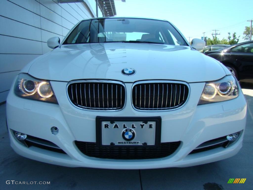 2010 3 Series 335i xDrive Sedan - Alpine White / Beige photo #2