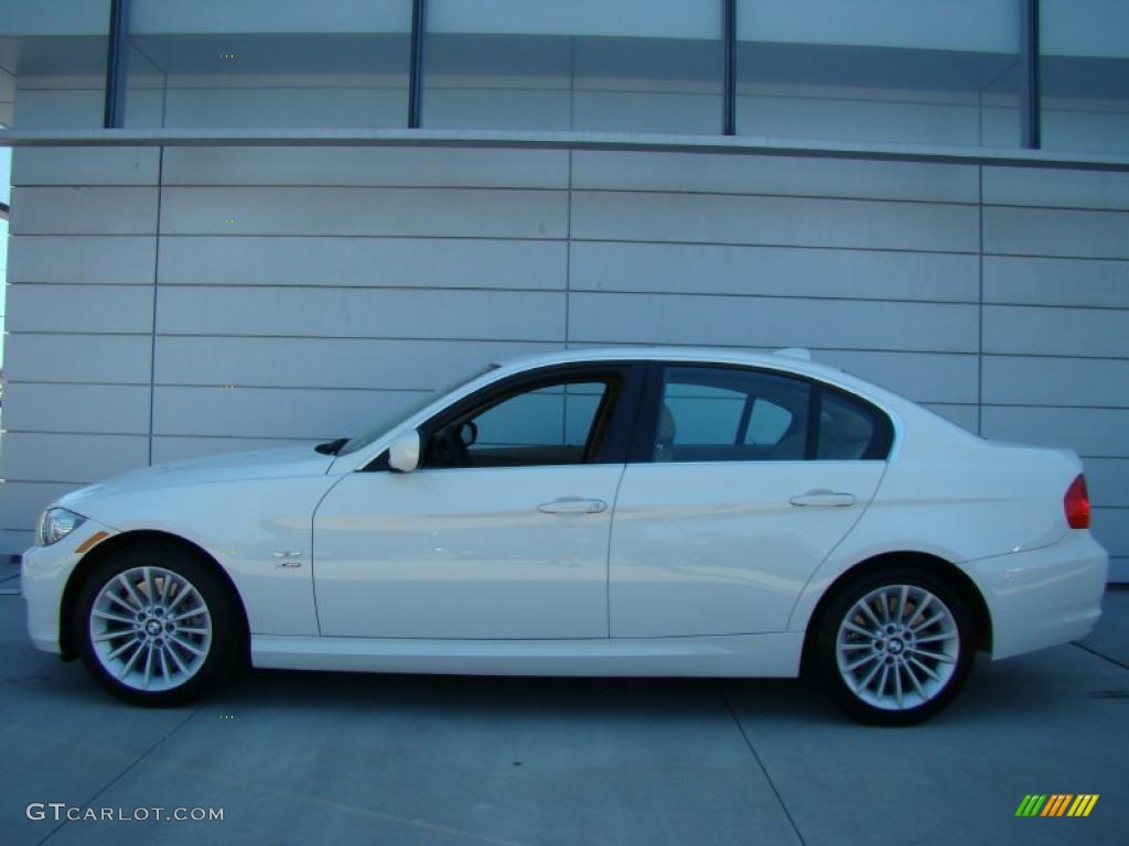 2010 3 Series 335i xDrive Sedan - Alpine White / Beige photo #3