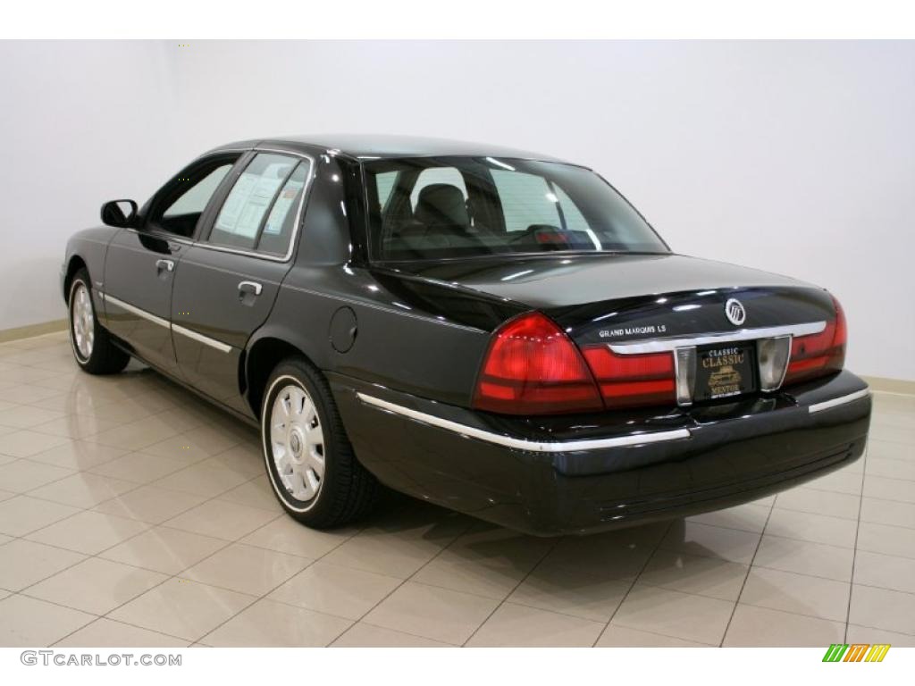 2004 Grand Marquis LS Ultimate Edition - Black Clearcoat / Dark Charcoal photo #5