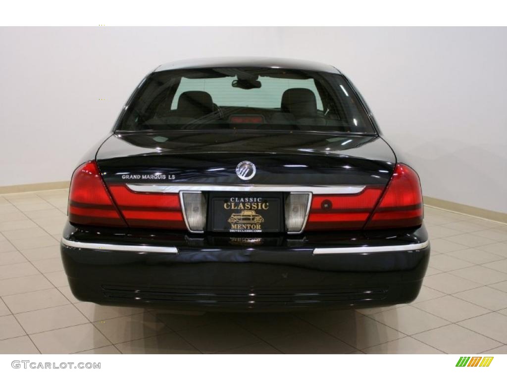 2004 Grand Marquis LS Ultimate Edition - Black Clearcoat / Dark Charcoal photo #6