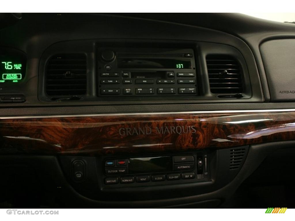 2004 Grand Marquis LS Ultimate Edition - Black Clearcoat / Dark Charcoal photo #15