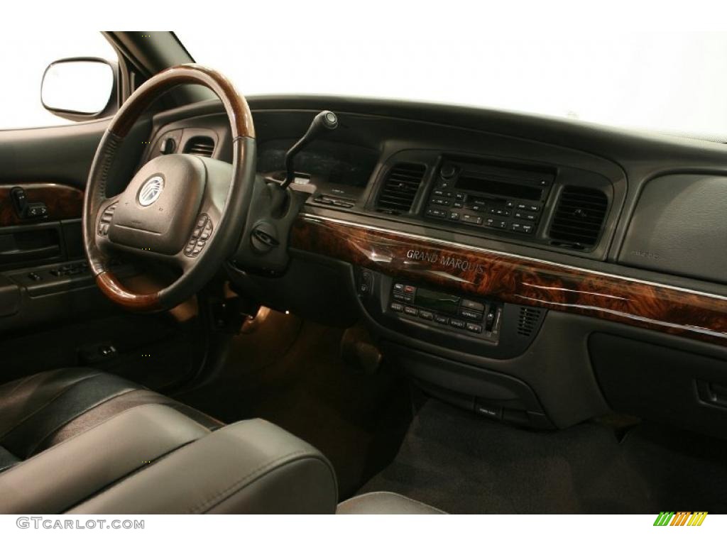 2004 Grand Marquis LS Ultimate Edition - Black Clearcoat / Dark Charcoal photo #16