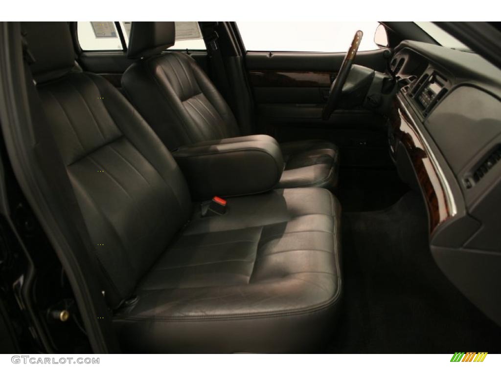 2004 Grand Marquis LS Ultimate Edition - Black Clearcoat / Dark Charcoal photo #17