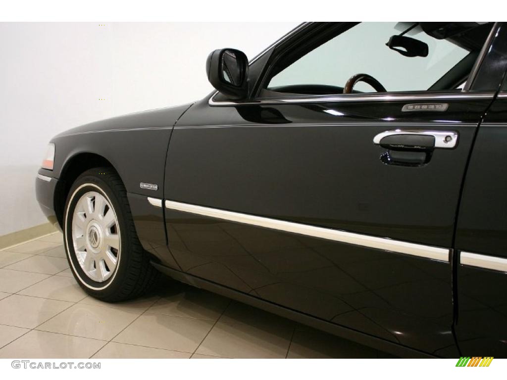 2004 Grand Marquis LS Ultimate Edition - Black Clearcoat / Dark Charcoal photo #23