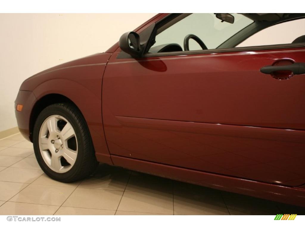 2007 Focus ZX3 SES Coupe - Dark Toreador Red Metallic / Charcoal photo #20