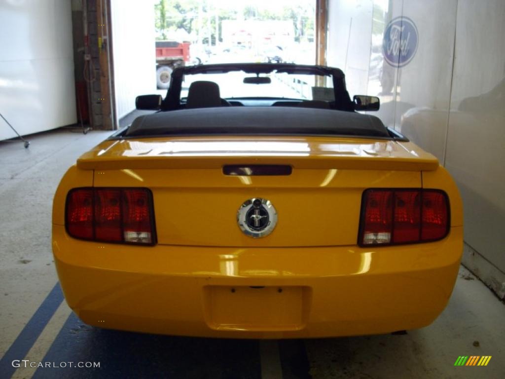 2007 Mustang V6 Deluxe Convertible - Grabber Orange / Dark Charcoal photo #4