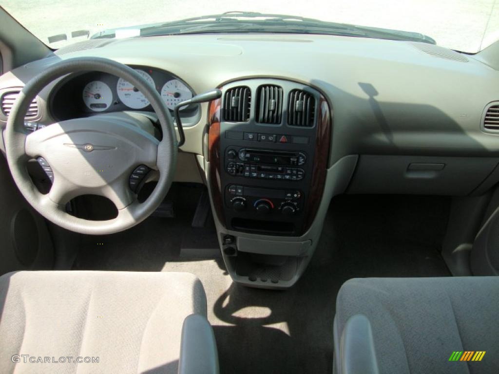2003 Town & Country LX - Onyx Green Pearl / Taupe photo #25