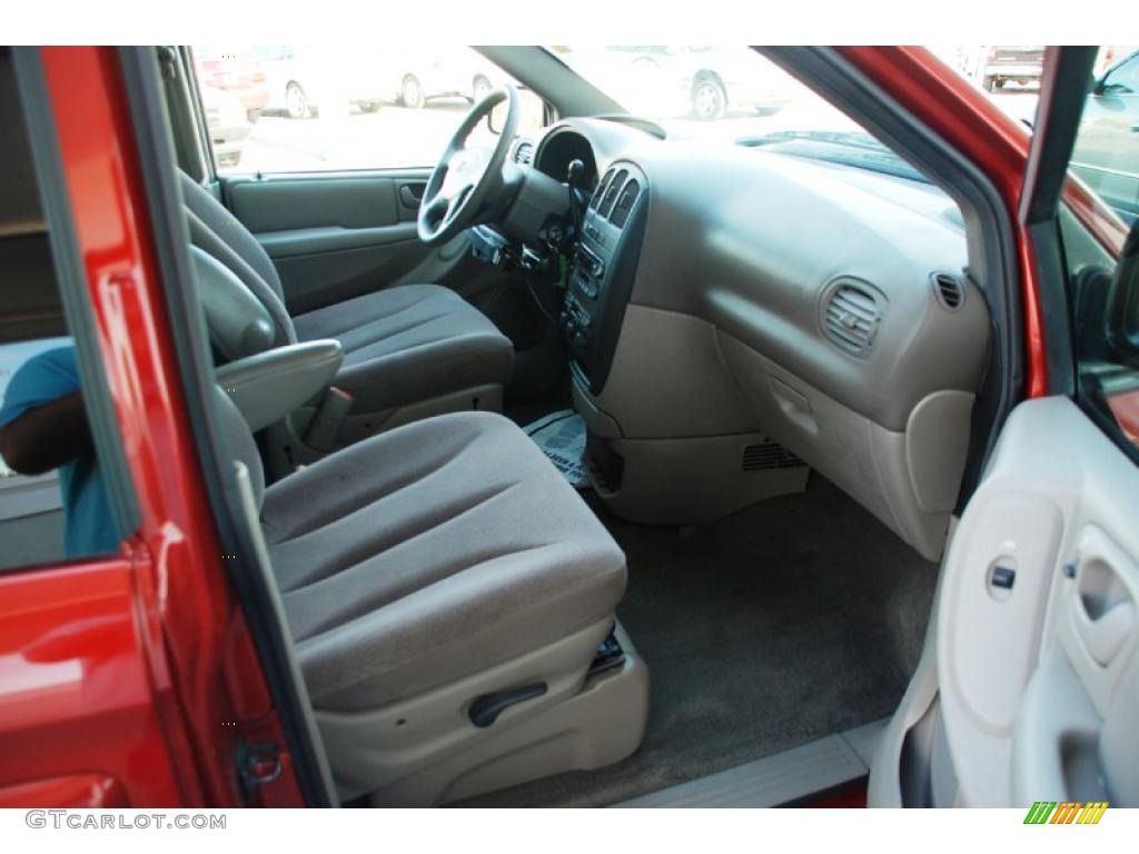 2002 Grand Caravan Sport - Inferno Red Pearl / Taupe photo #14
