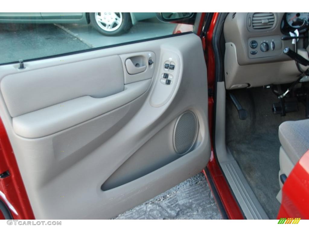 2002 Grand Caravan Sport - Inferno Red Pearl / Taupe photo #17