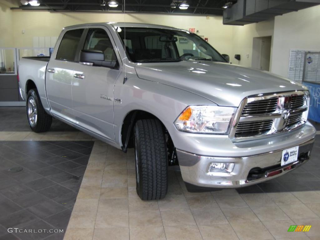 2010 Ram 1500 Big Horn Crew Cab - Bright Silver Metallic / Dark Slate/Medium Graystone photo #4