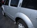 Silver Lightning - Pathfinder SE 4x4 Photo No. 7