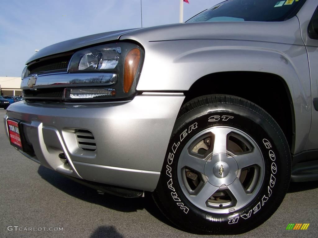 2005 TrailBlazer LS 4x4 - Silverstone Metallic / Light Gray photo #2