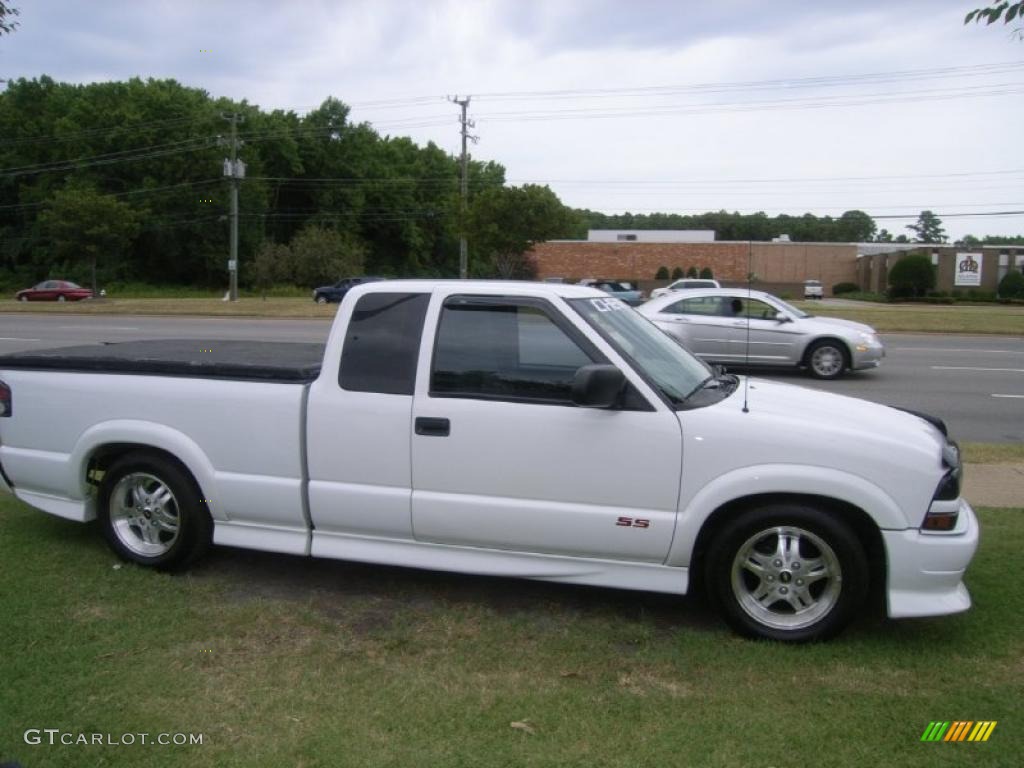 2002 S10 LS Extended Cab - Summit White / Graphite photo #6
