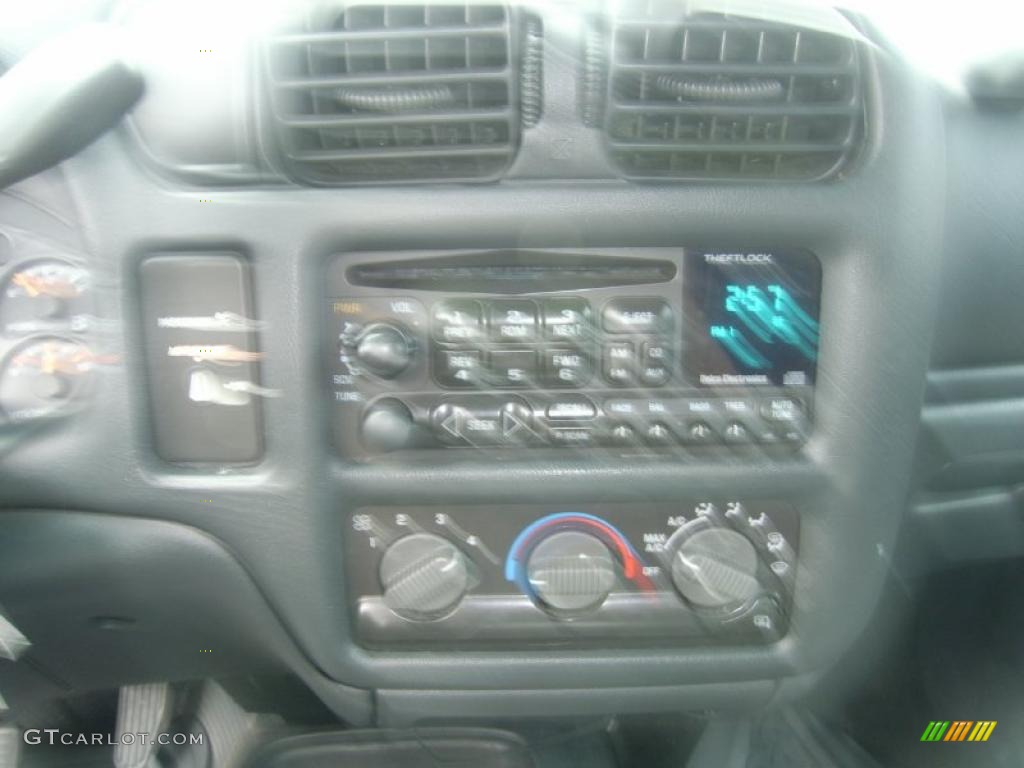 2002 S10 LS Extended Cab - Summit White / Graphite photo #11