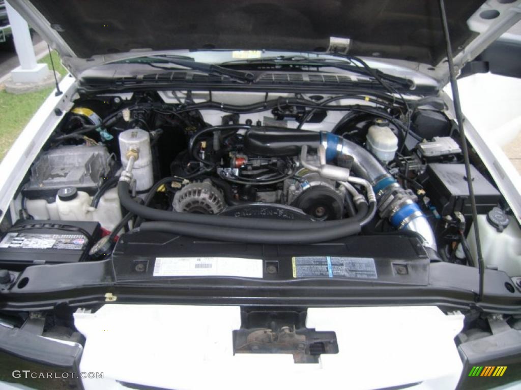2002 S10 LS Extended Cab - Summit White / Graphite photo #14