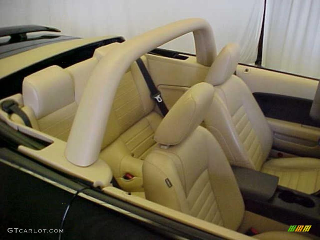 2006 Mustang GT Premium Convertible - Black / Light Parchment photo #11