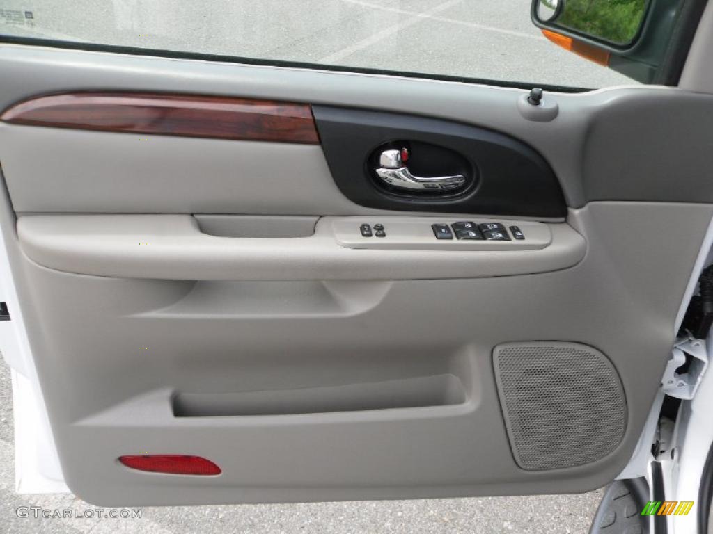 2004 Envoy SLT - Summit White / Medium Pewter photo #9