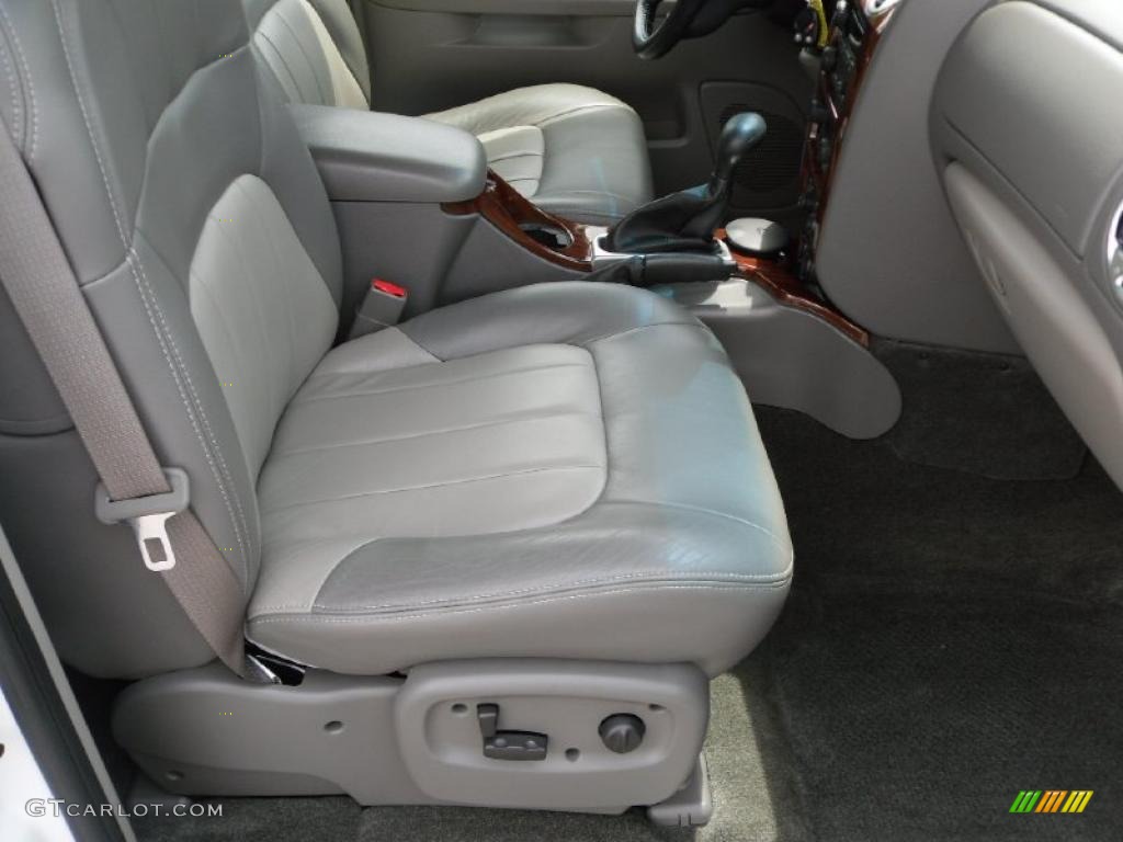 2004 Envoy SLT - Summit White / Medium Pewter photo #21