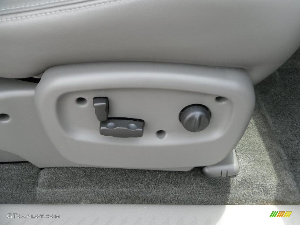 2004 Envoy SLT - Summit White / Medium Pewter photo #22