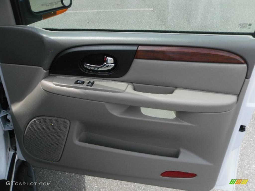 2004 Envoy SLT - Summit White / Medium Pewter photo #24