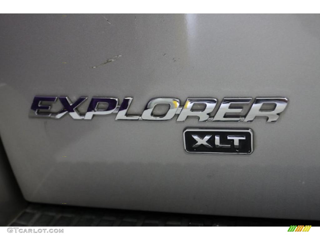 2004 Explorer XLT - Silver Birch Metallic / Graphite photo #24