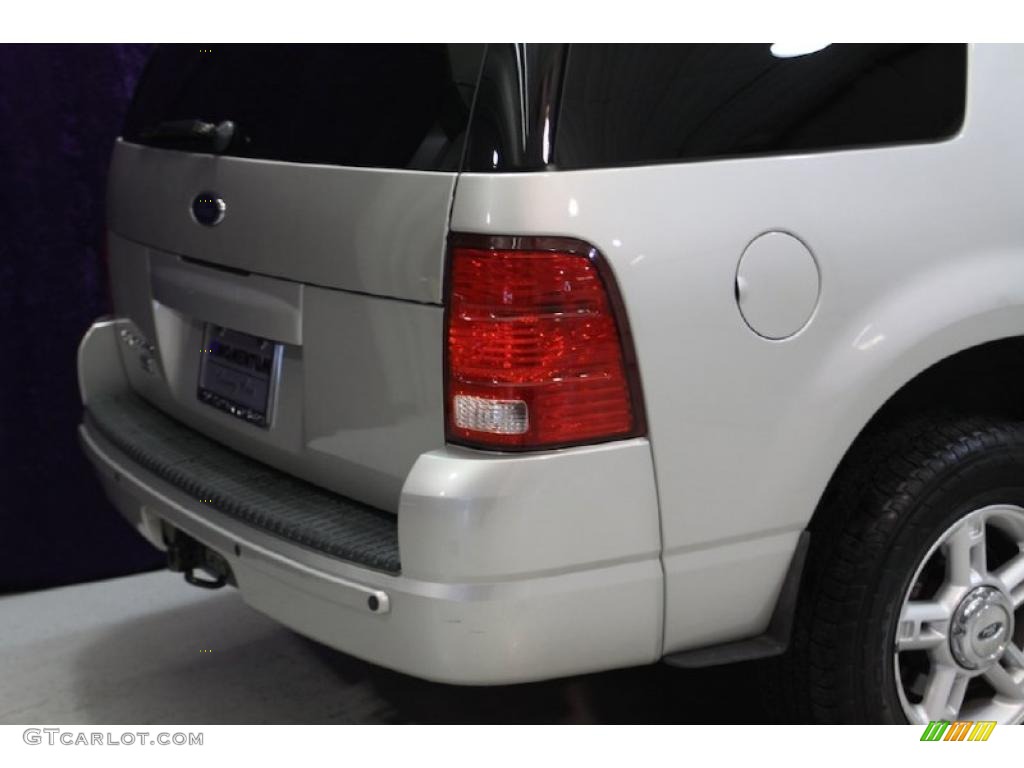 2004 Explorer XLT - Silver Birch Metallic / Graphite photo #25