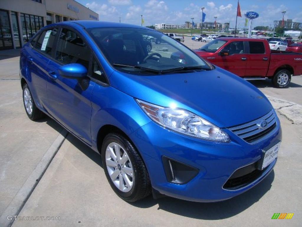 2011 Fiesta SE Sedan - Blue Flame Metallic / Charcoal Black/Blue Cloth photo #1