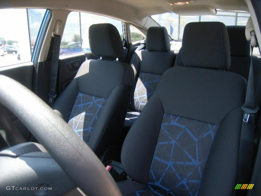 2011 Fiesta SE Sedan - Blue Flame Metallic / Charcoal Black/Blue Cloth photo #4