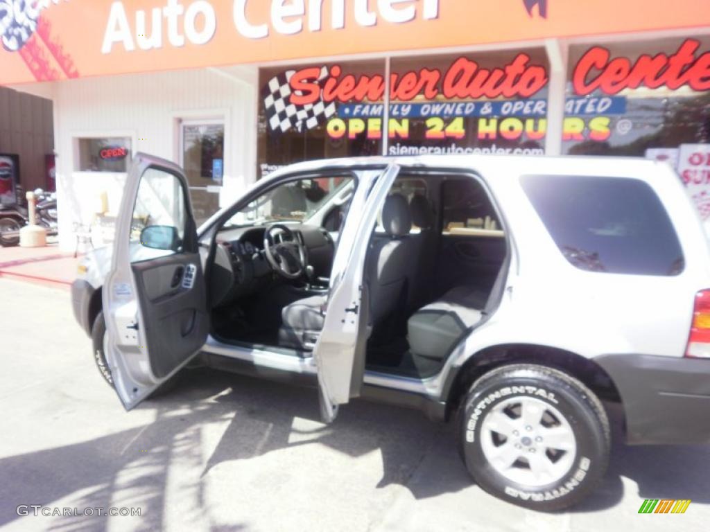 2006 Escape XLT V6 4WD - Silver Metallic / Medium/Dark Flint photo #13