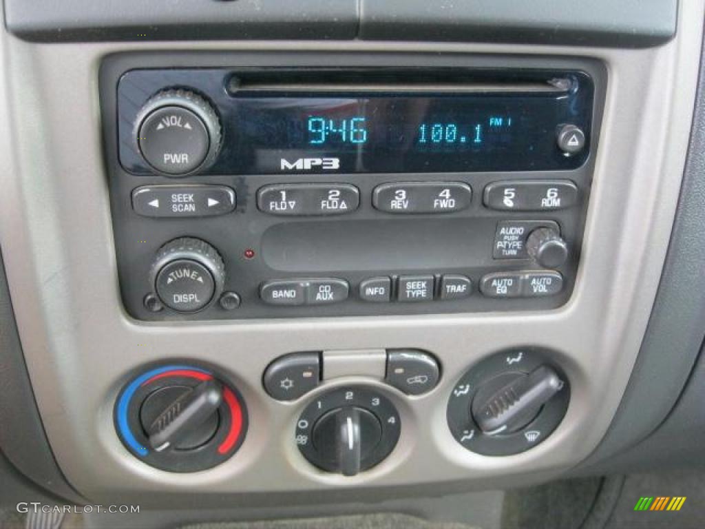 2005 Colorado LS Crew Cab - Victory Red / Medium Dark Pewter photo #7