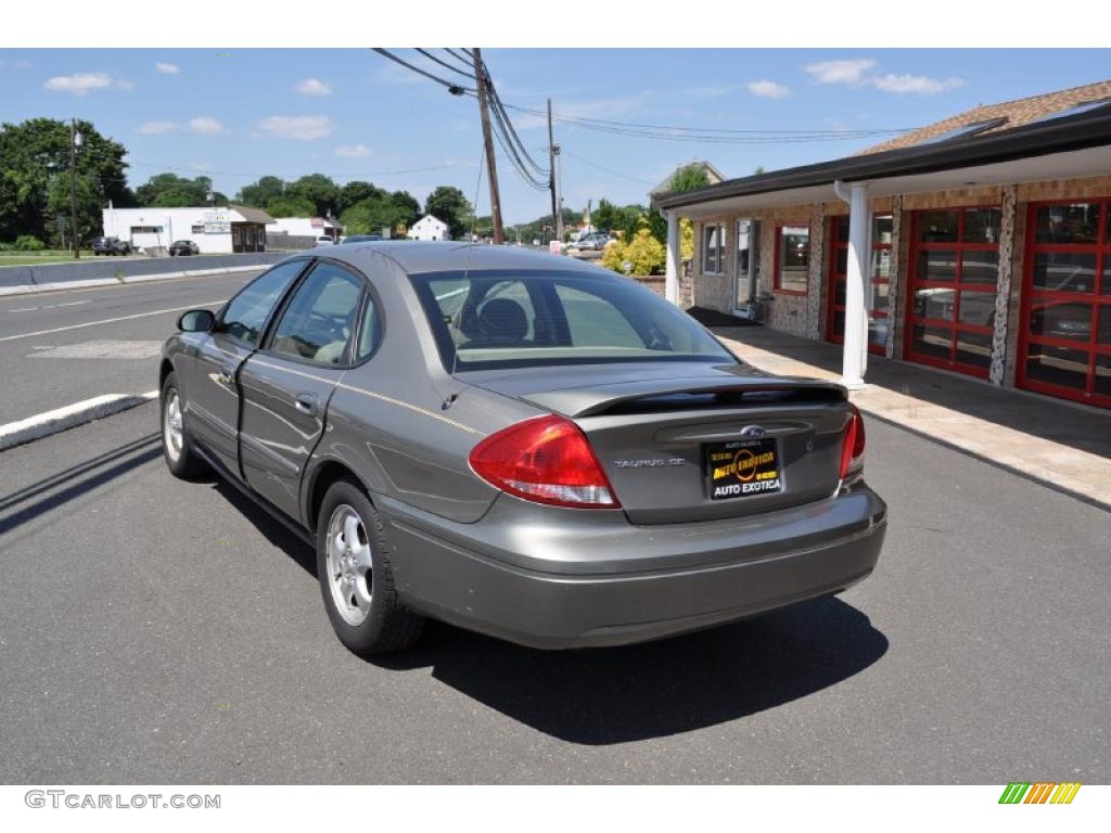 2004 Taurus SE Sedan - Spruce Green Metallic / Medium Parchment photo #2