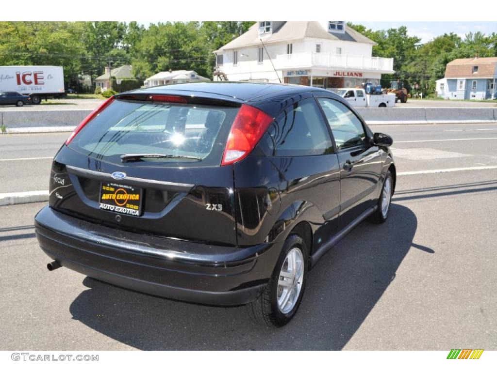 2000 Focus ZX3 Coupe - Pitch Black / Dark Charcoal photo #3