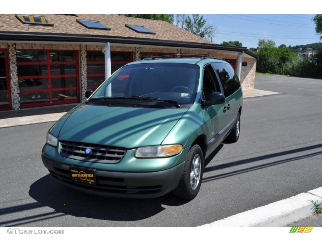 Alpine Green Pearl Plymouth Grand Voyager