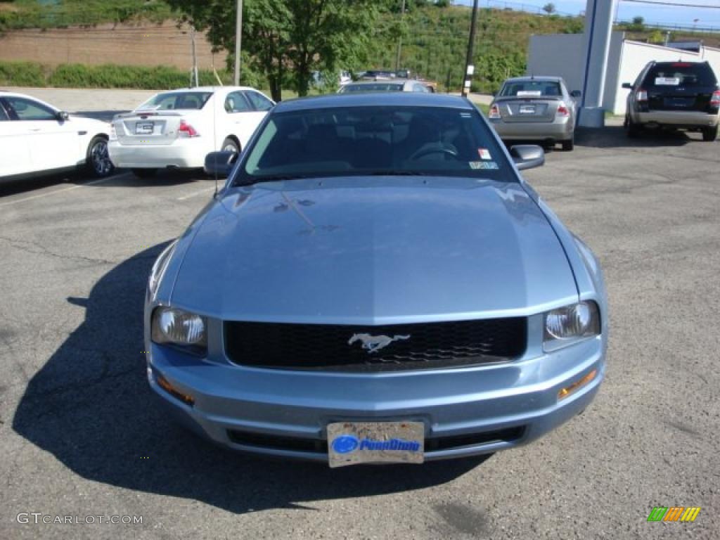 2007 Mustang V6 Deluxe Coupe - Windveil Blue Metallic / Light Graphite photo #11
