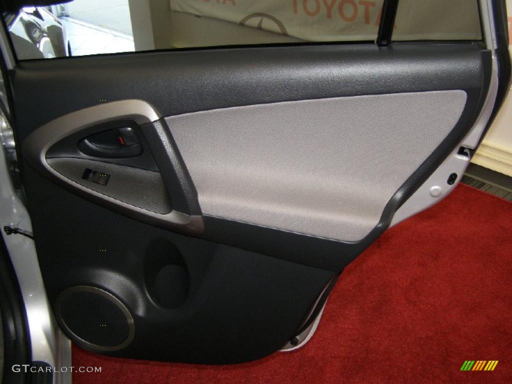 2007 RAV4 I4 - Classic Silver Metallic / Ash Gray photo #23