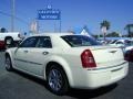 Cool Vanilla - 300 C HEMI Photo No. 5