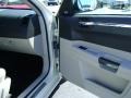 Cool Vanilla - 300 C HEMI Photo No. 20