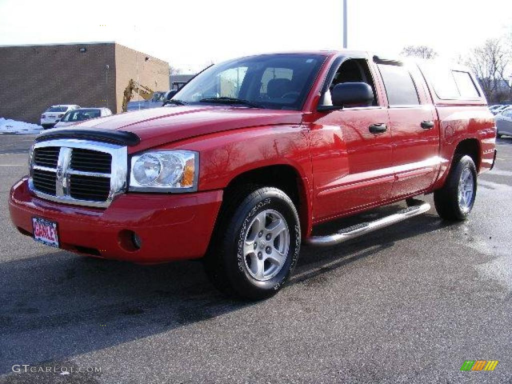 2005 Dakota SLT Quad Cab - Flame Red / Medium Slate Gray photo #1