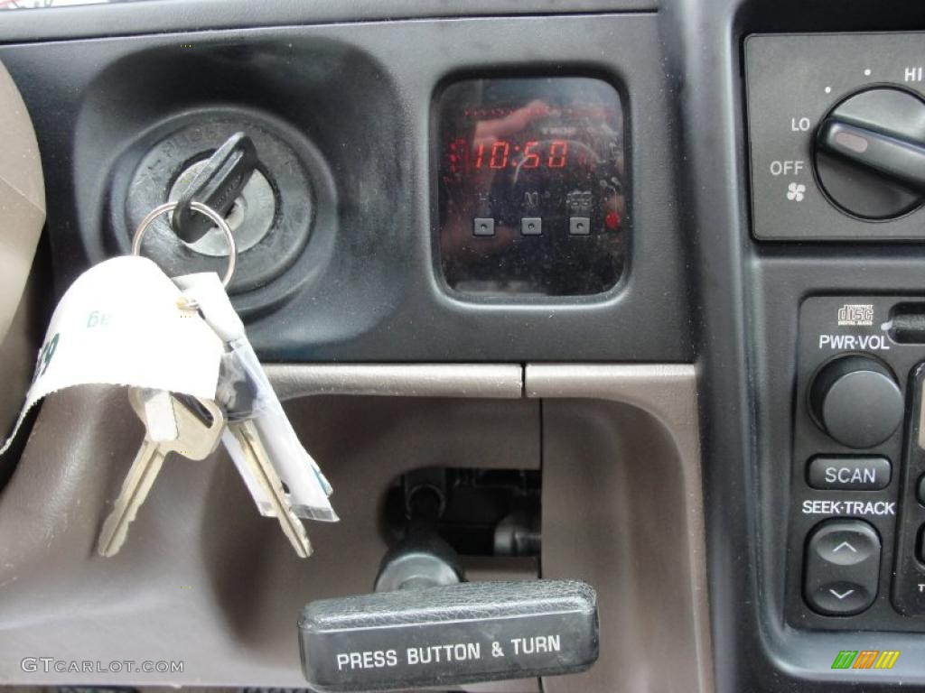 2001 Tacoma V6 Xtracab 4x4 - Imperial Jade Green Mica / Oak Beige photo #38