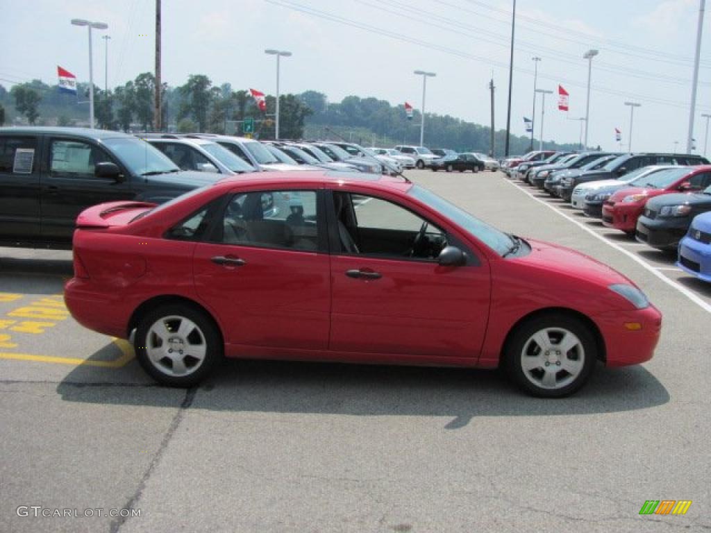 2003 Focus ZTS Sedan - Infra-Red / Medium Graphite photo #5