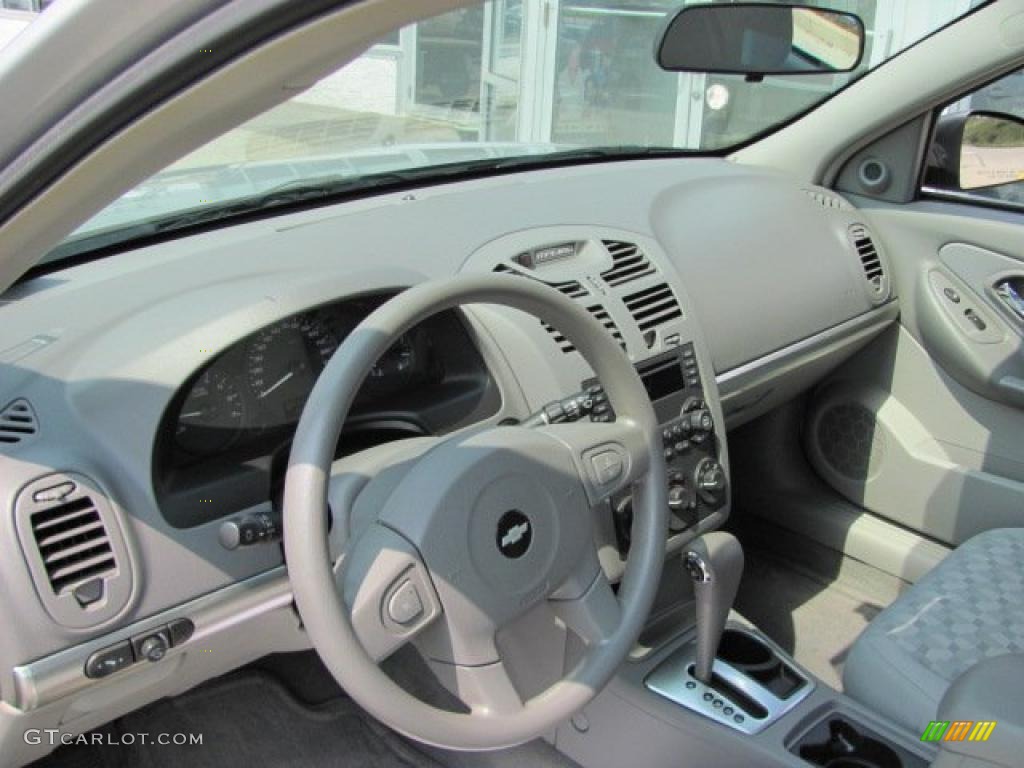 2004 Malibu LS V6 Sedan - Galaxy Silver Metallic / Gray photo #15