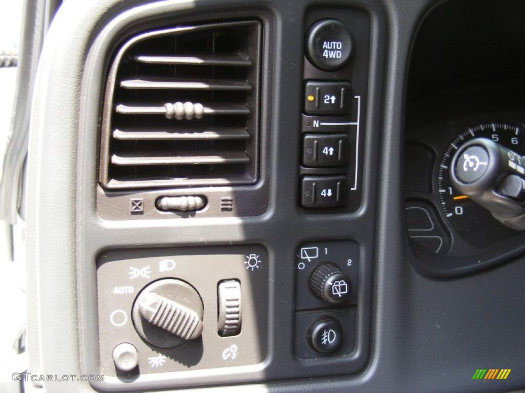 2004 Tahoe Z71 4x4 - Summit White / Gray/Dark Charcoal photo #41