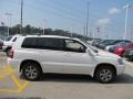 Super White - Highlander V6 4WD Photo No. 8