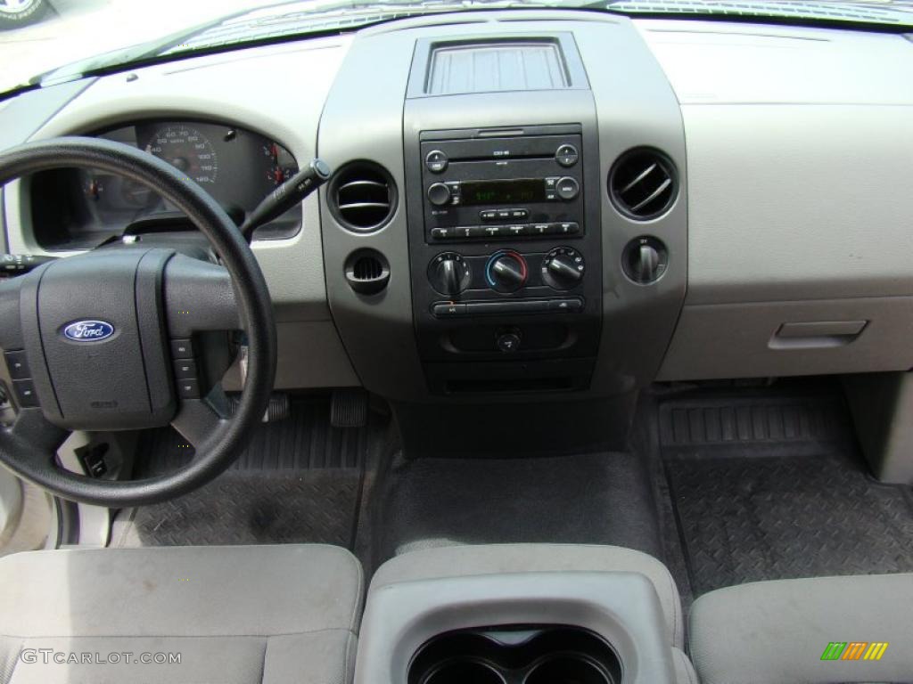 2005 F150 XL Regular Cab - Silver Metallic / Medium Flint/Dark Flint Grey photo #15