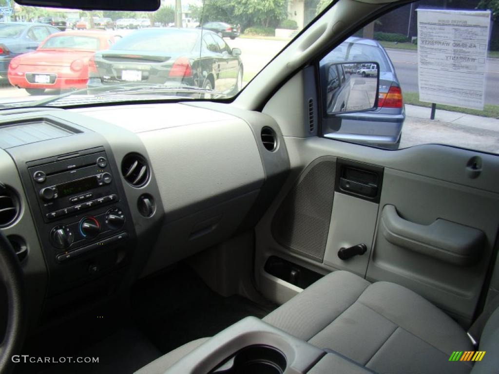 2005 F150 XL Regular Cab - Silver Metallic / Medium Flint/Dark Flint Grey photo #17