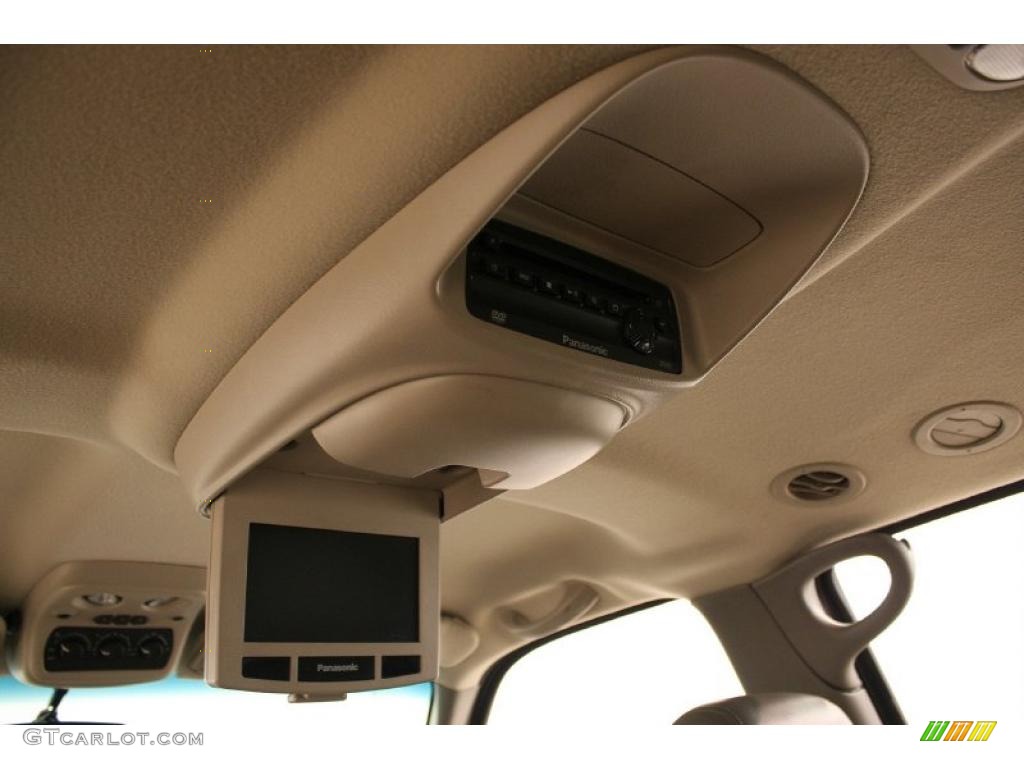 2003 Suburban 1500 Z71 4x4 - Black / Tan/Neutral photo #24