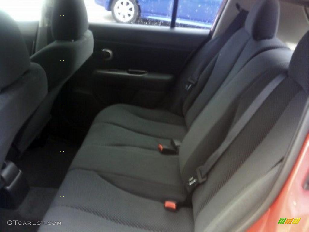 2011 Versa 1.8 S Hatchback - Red Brick / Charcoal photo #8