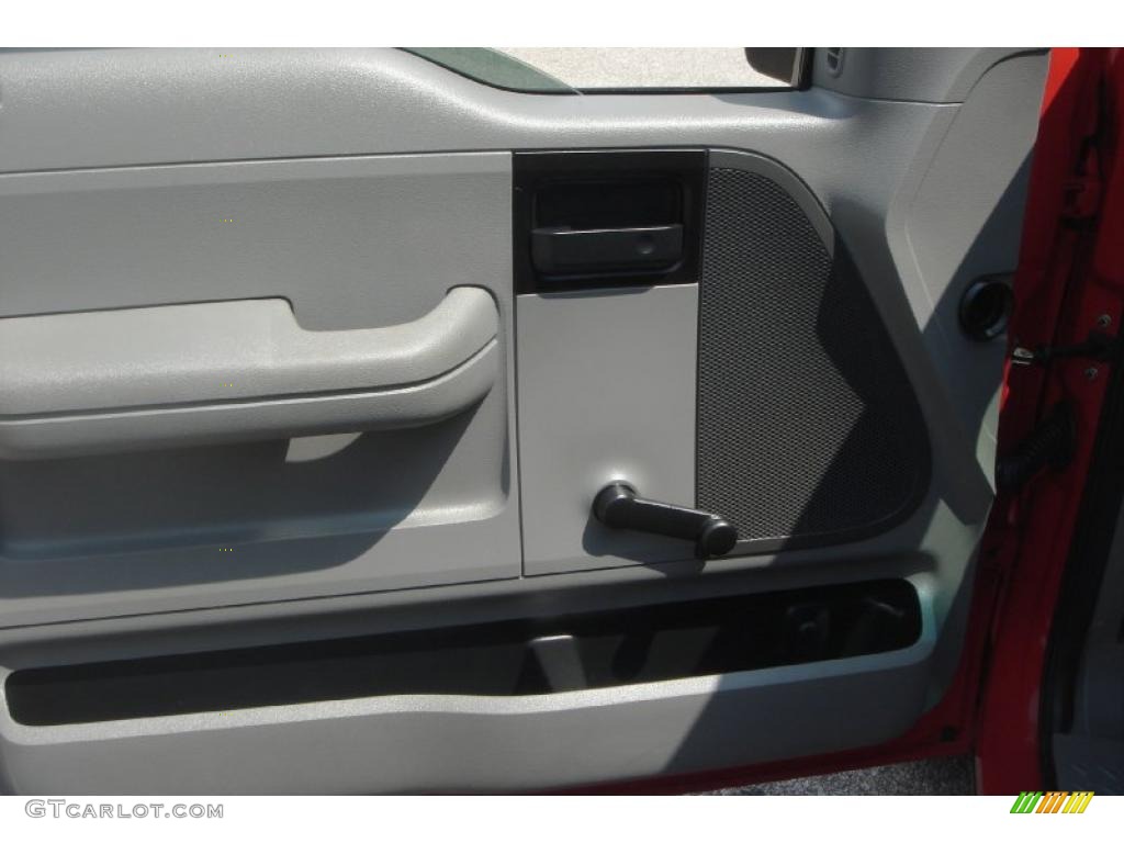 2005 F150 STX SuperCab 4x4 - Bright Red / Medium Flint Grey photo #15