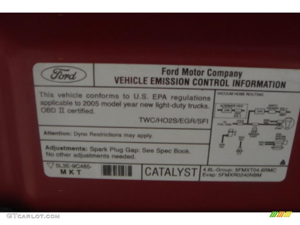 2005 F150 STX SuperCab 4x4 - Bright Red / Medium Flint Grey photo #24