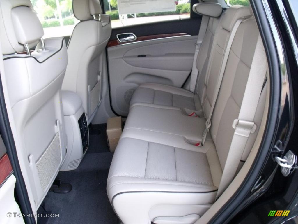 2011 Grand Cherokee Overland - Brilliant Black Crystal Pearl / Dark Frost Beige/Light Frost Beige photo #7